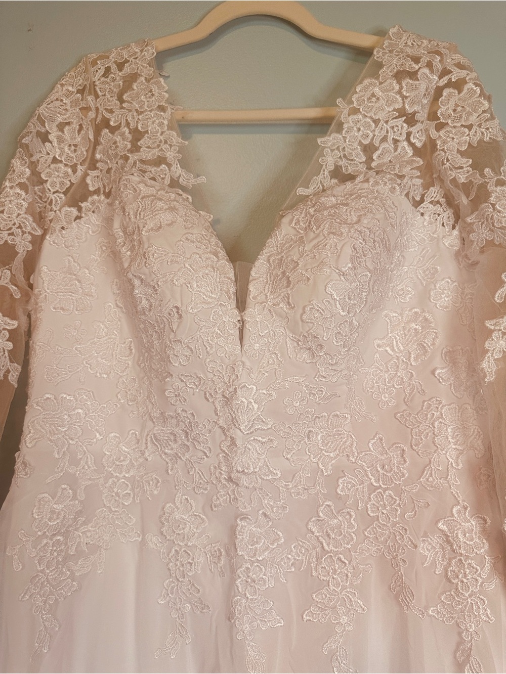 Long Lace Bodice Wedding Dress size 16w